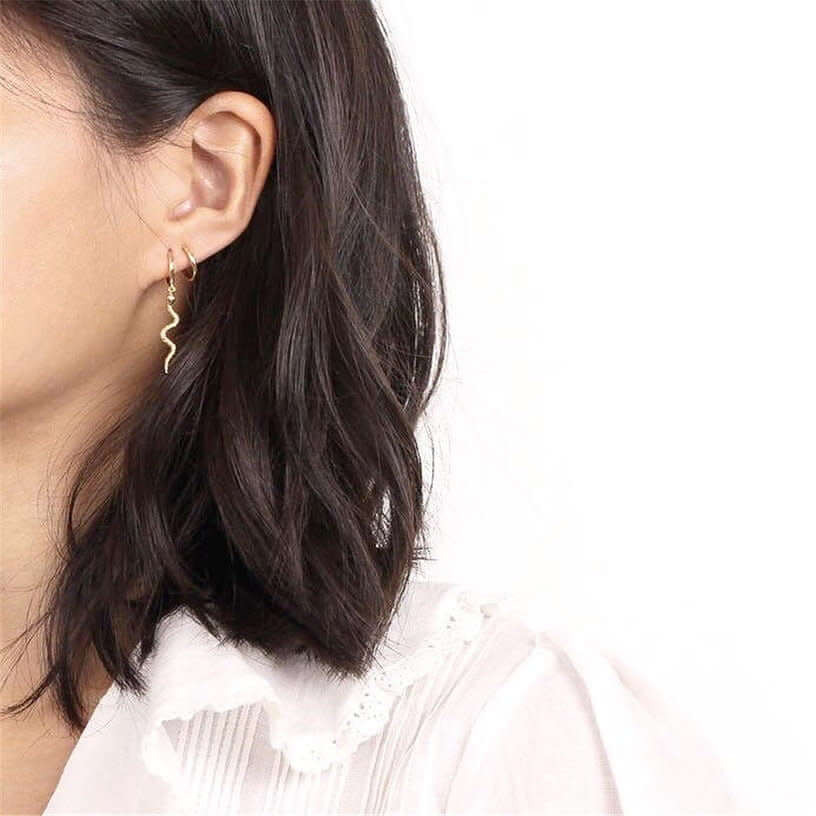 SNEAKY HANGING EARRINGS Folie à Trois