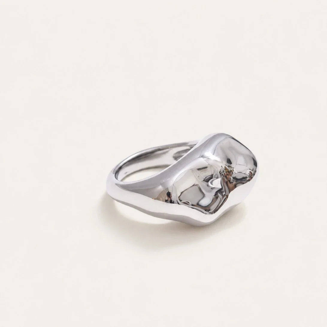 Silver-tone Pépite RING: a chunky, nugget-shaped dome ring with a glossy, softly sculpted surface — Folie à Trois