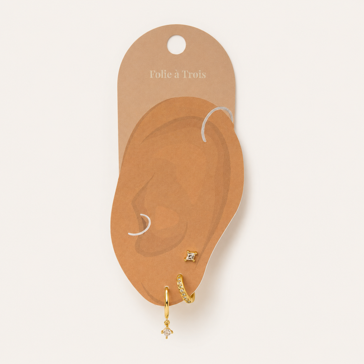 The Piper SET is displayed on a branded card shaped like an ear, showing the gold pieces and drop charm.