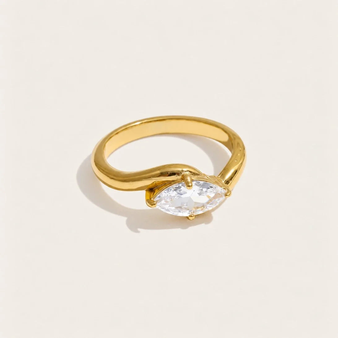 Gold Vague RING: a broad, undulating wave band with a white zirconia set in the curve — Folie à Trois