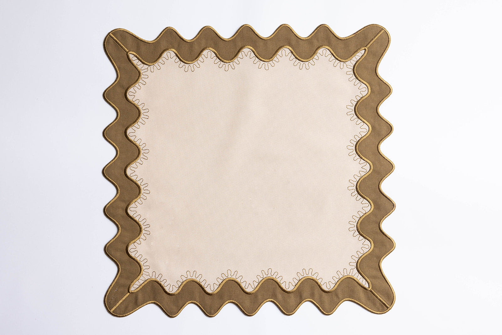 Gisèle Scallop napkins with embroidered detail (set of 2)