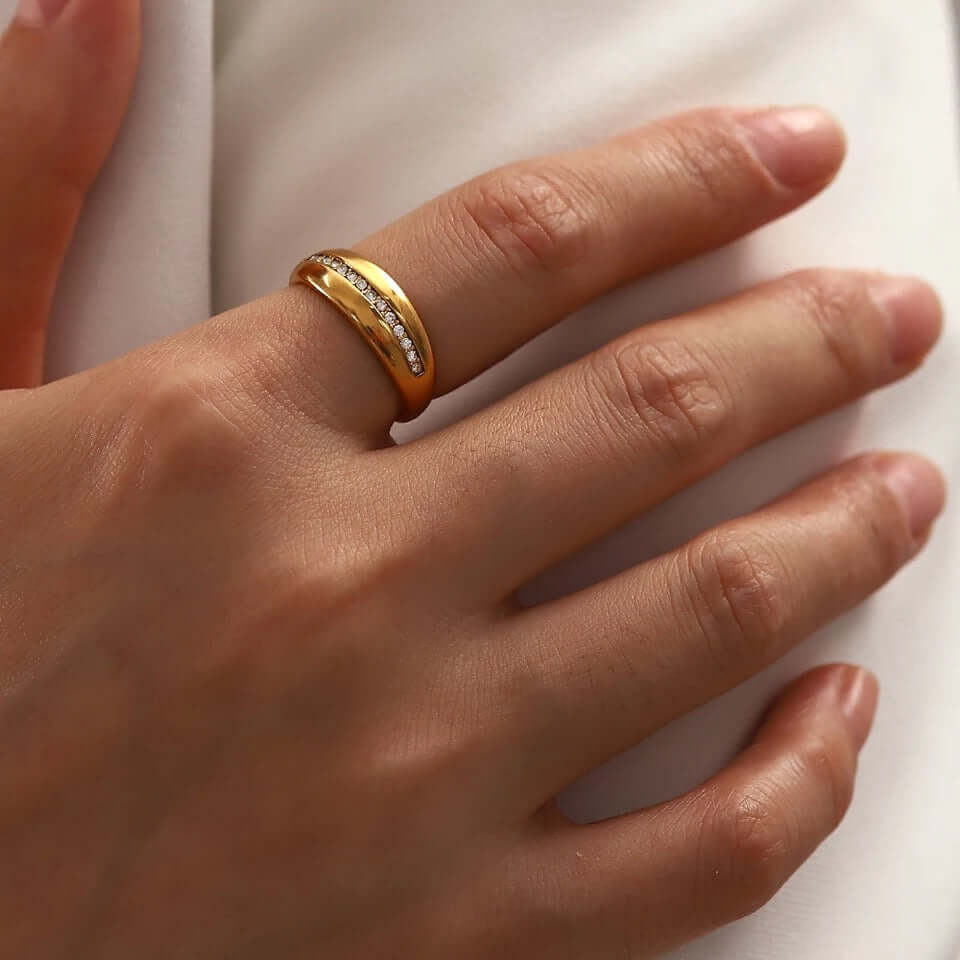 Late Night Rendezvous RING Folie à Trois