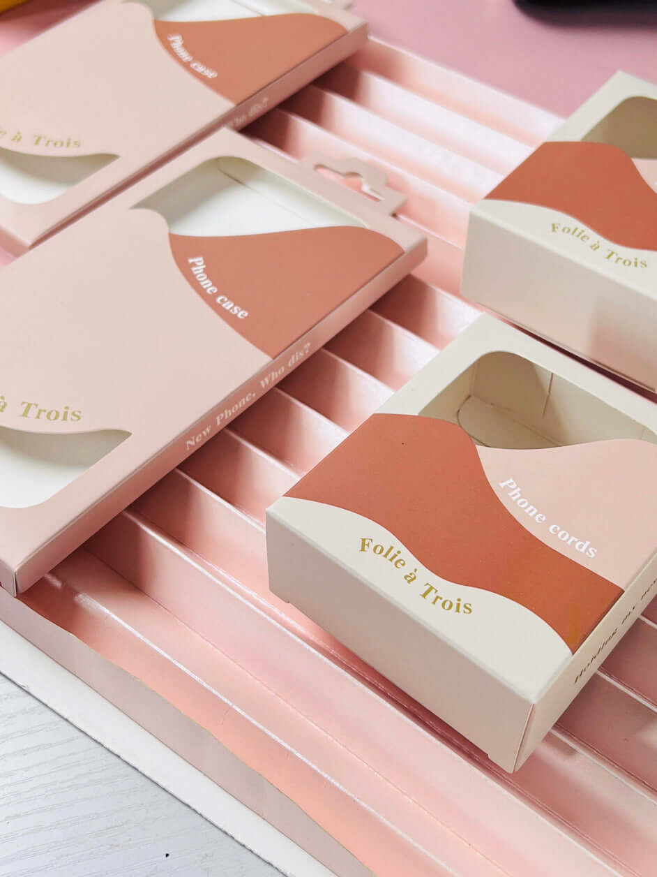 Classic iPHONE CASE Folie à Trois