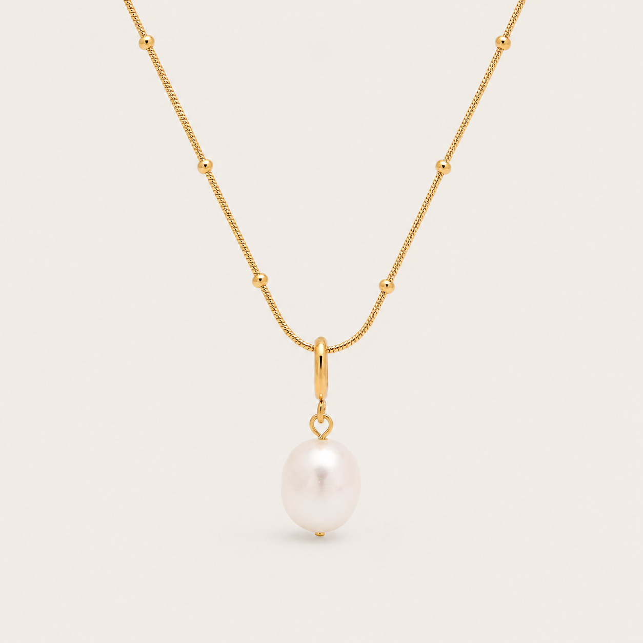 Pearl Me Necklace Gold Pearl Detail – Stainless Steel by Folie à Trois