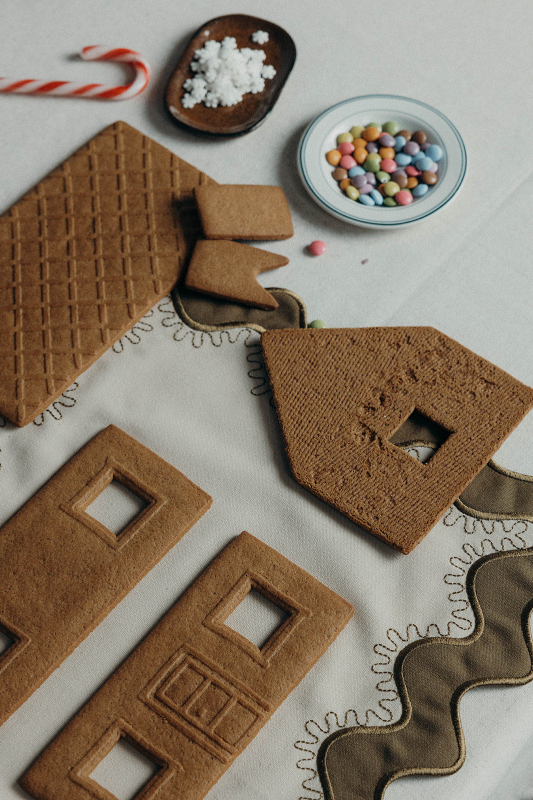 Gisèle Scallop napkins with embroidered detail (set of 2)