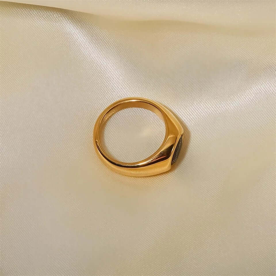 Daytime Exploring RING Folie à Trois