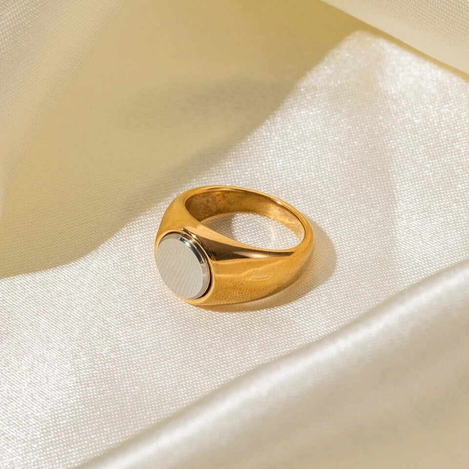 Divine Artist RING Folie à Trois